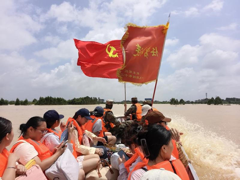 龙口乡亲寄赠物资慰问广西 博彩导航网