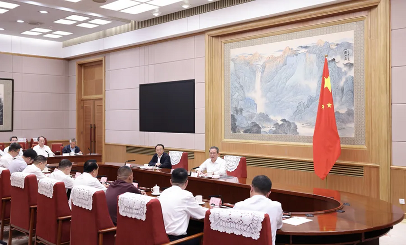 李强主持召开经济形势专家和企业家座谈会.png 博彩导航网