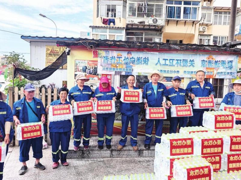 博彩导航网多方联动慰问户外一线工作者 撑起夏日 博彩导航网