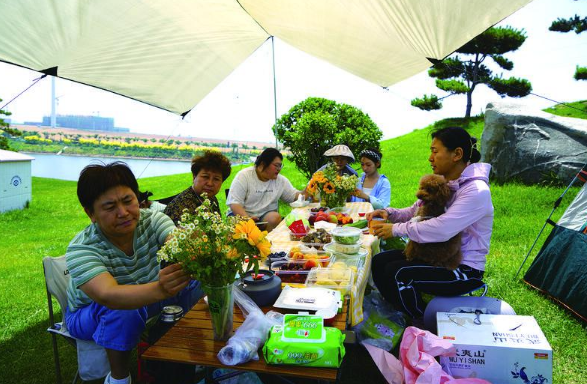 山野临湖享晚风 龙口:露营休闲适配多元需求.png 博彩导航网